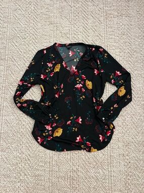 Ann Taylor Factory Black Floral V-Neck Blouse M